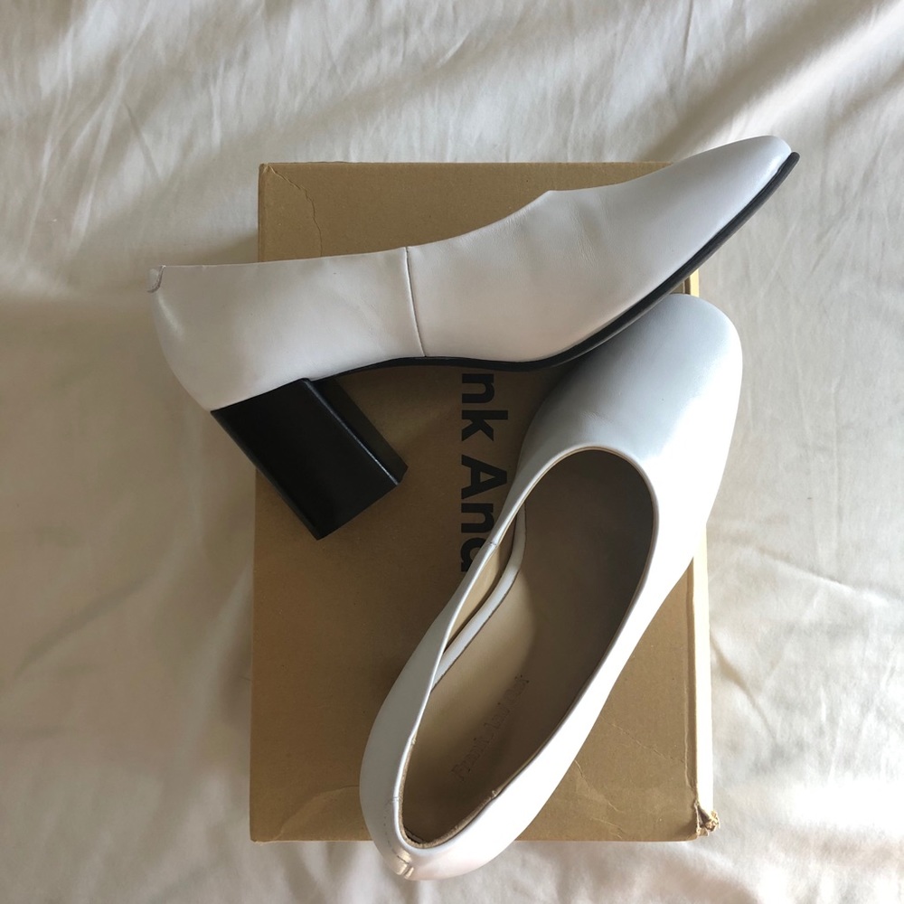 FRANK AND OAK WHITE PUMPS